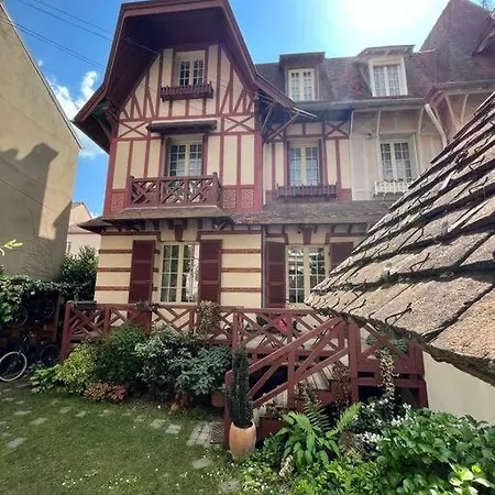 Maison De Caractere En Centre Vichy